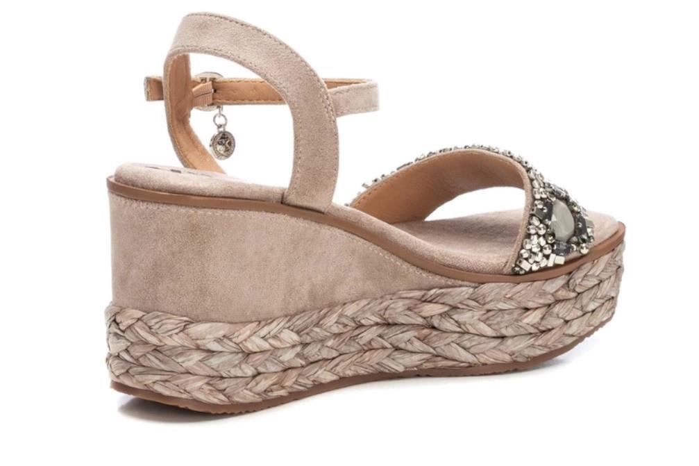 Sandalias con cuña XTI 142677 en beige para mujer