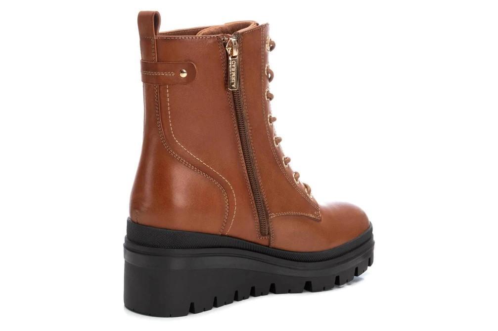 Botines con cuña Carmela 162011 en camel para mujer