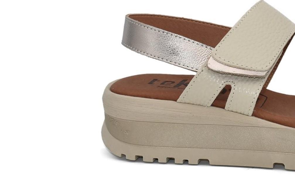 Sandalias con cuña Tekila S107 en beige para mujer