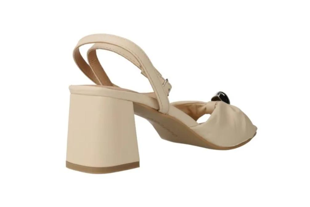 Sandalias de tacón de piel Gioseppo Kabarnet 79253 off white con detalle joya – elegantes y cómodas