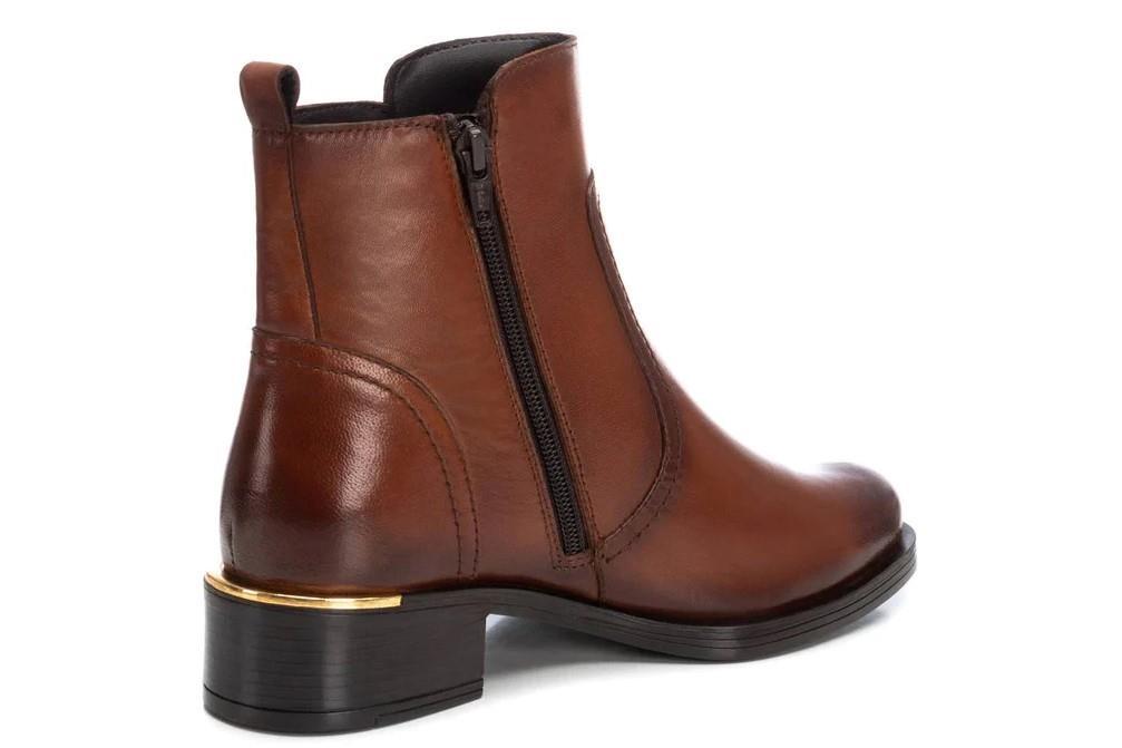 Botines Chelsea Carmela 162017 en camel para mujer