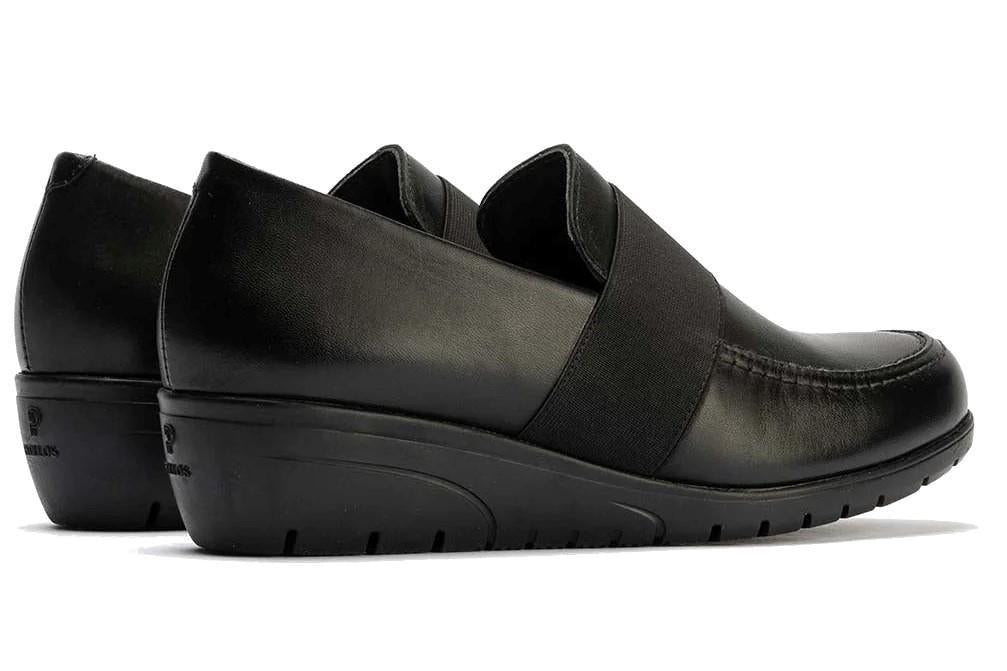 Zapatos con cuña Pitillos 20030 en negro para mujer