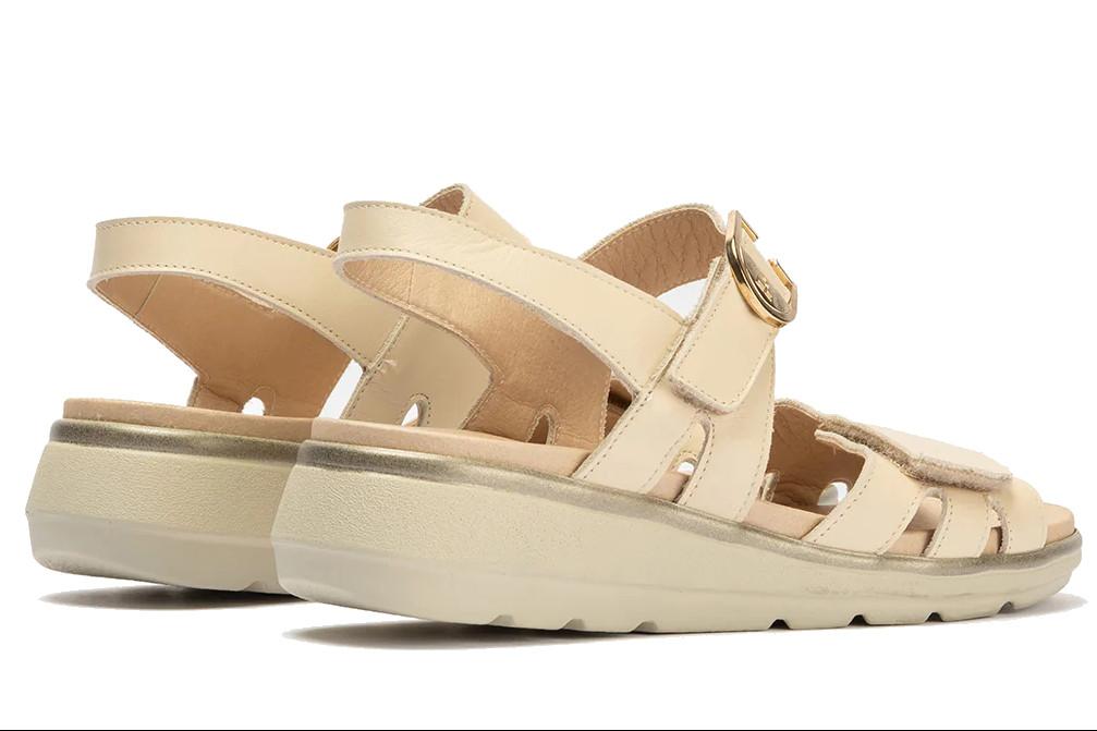 Sandalia cómoda Pitillos 20311 en crema – Ligereza y confort para mujer