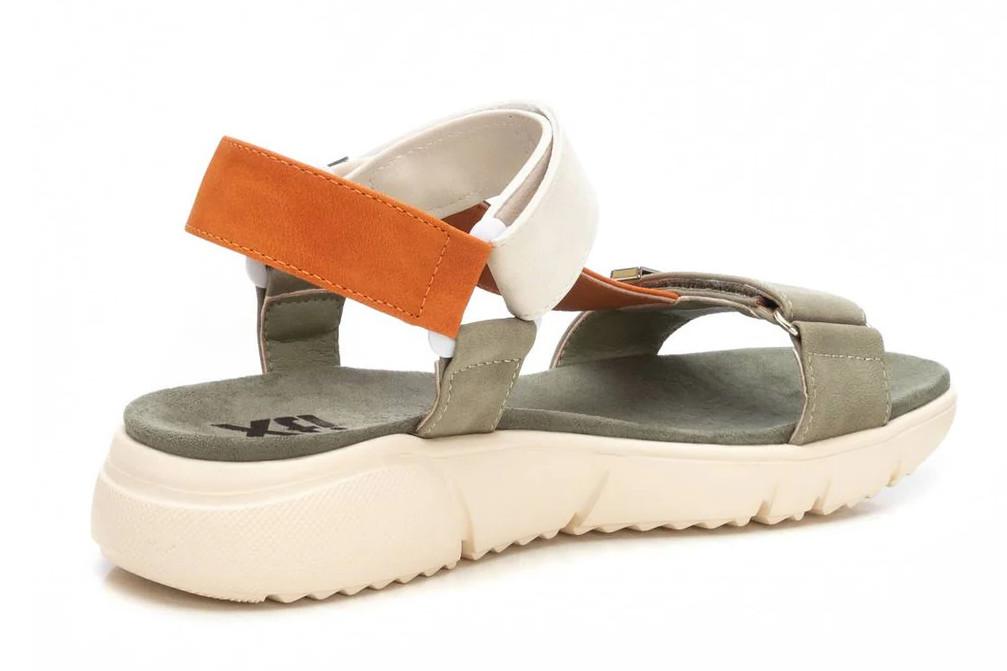 Sandalias deportivas XTI 144112 caqui para mujer | Sandalias cómodas con cierre adherente