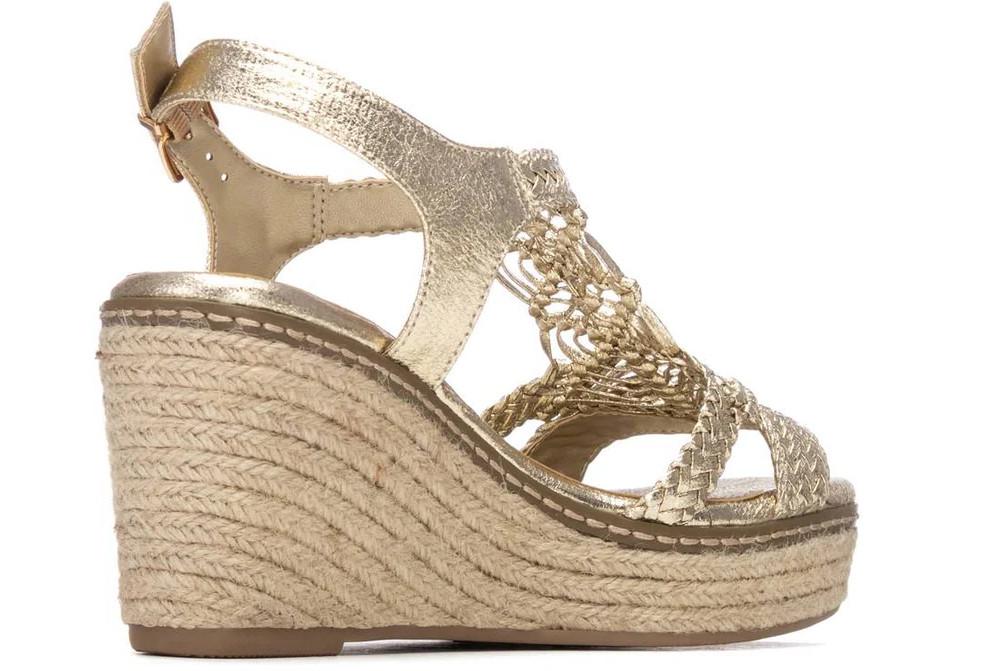 Sandalias con cuña de esparto XTI 145456 oro para mujer | Plataforma cómoda y estilo verano
