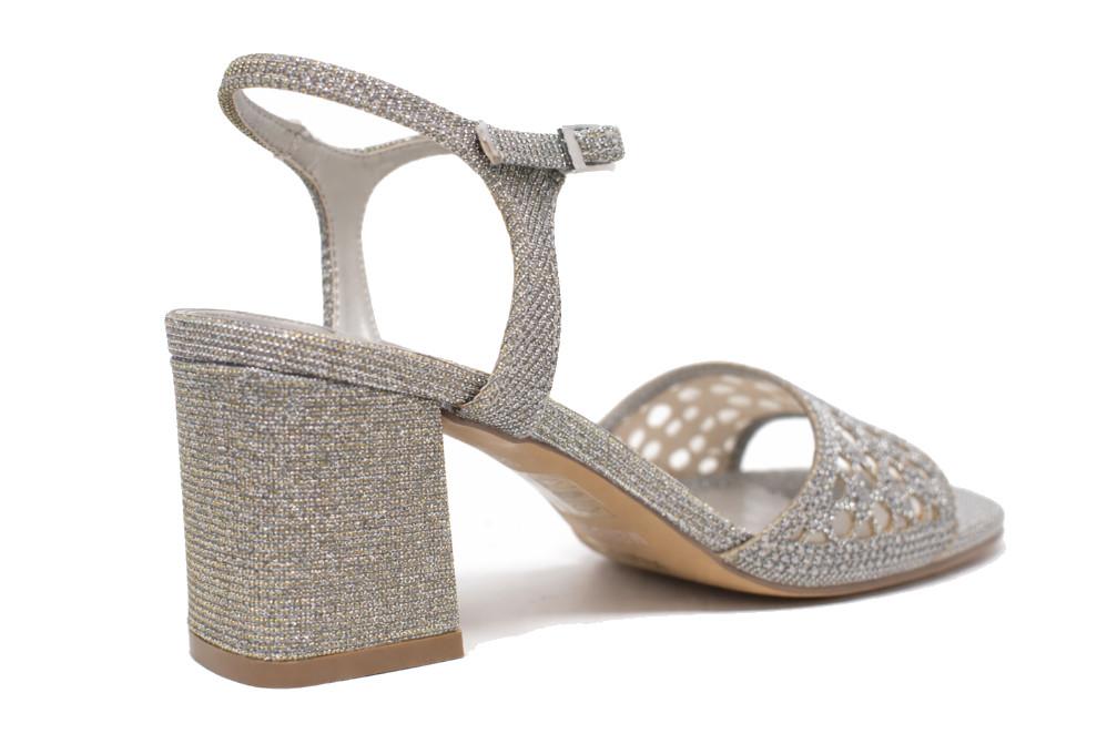 Sandalias de fiesta con tacón medio Menbur AM72971 en color gris