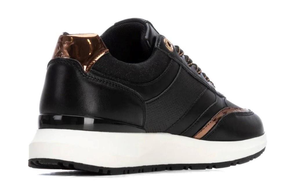 Zapatillas deportivas planas XTI 144183 en negro