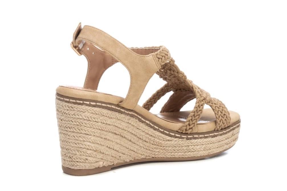 Sandalias con cuña XTI 142837 en beige para mujer