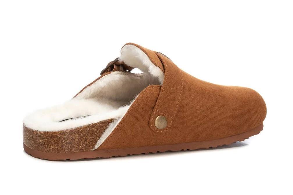 Zueco con pelo XTI 143240 en camel