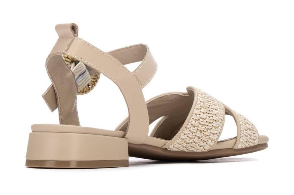 Sandalias planas Carmela 163273 Beige para Mujer | Diseño Trenzado Tipo Rafia y Suela Antideslizante