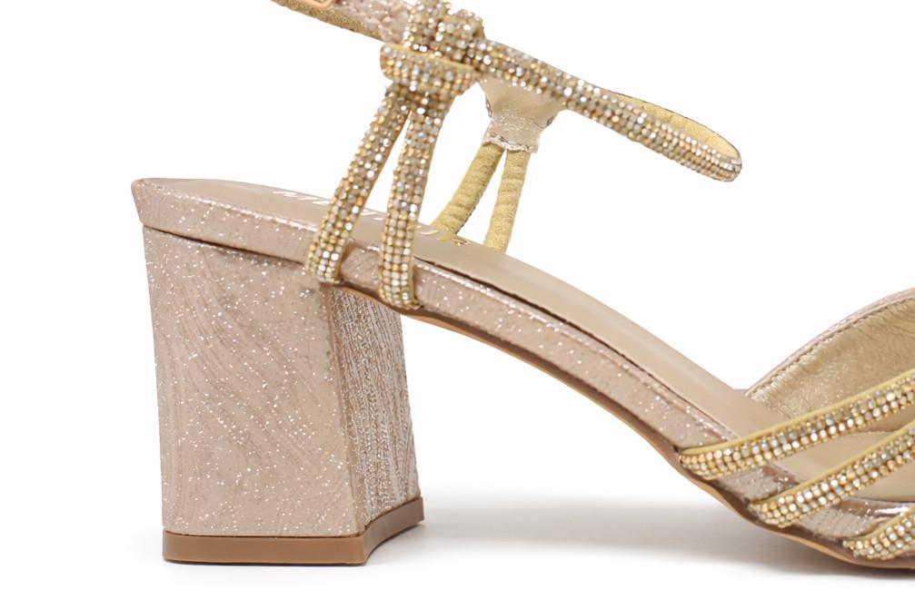 Sandalias de fiesta para mujer MENBUR AM71700 en oro