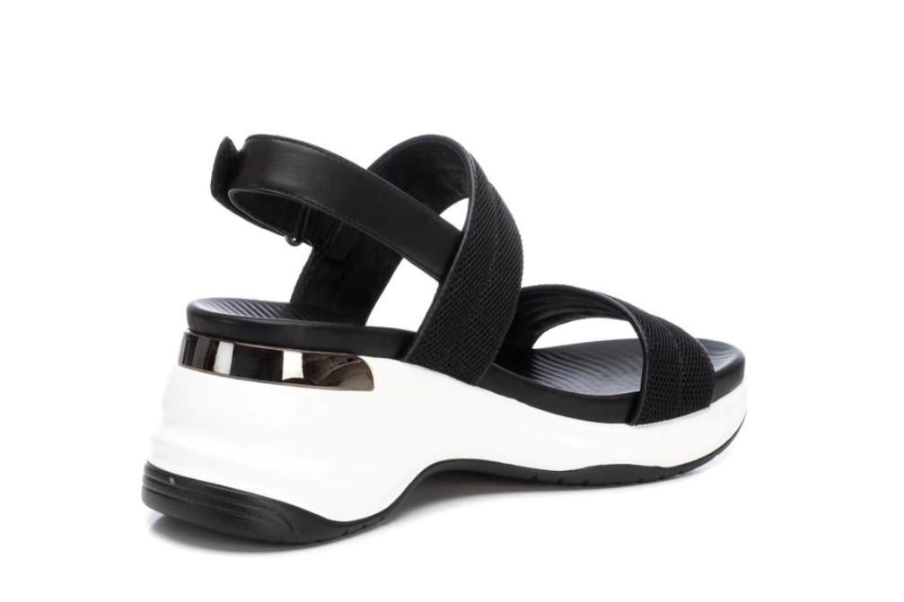 Sandalias deportivas XTI 142828 en negro para mujer