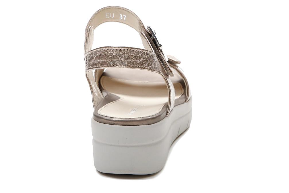 Sandalias con cuña baja AQUA III 2 Stonefly 108232 en oro de piel laminada