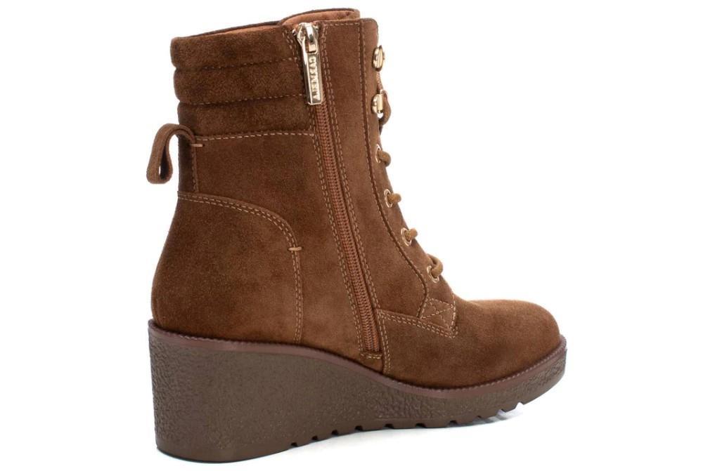 Botines con cuña Carmela 161921 en camel para mujer