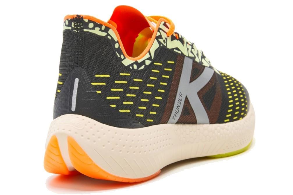 Zapatilla de Running Kelme Thunderstorm 46958 en color Negro y Naranja para hombre