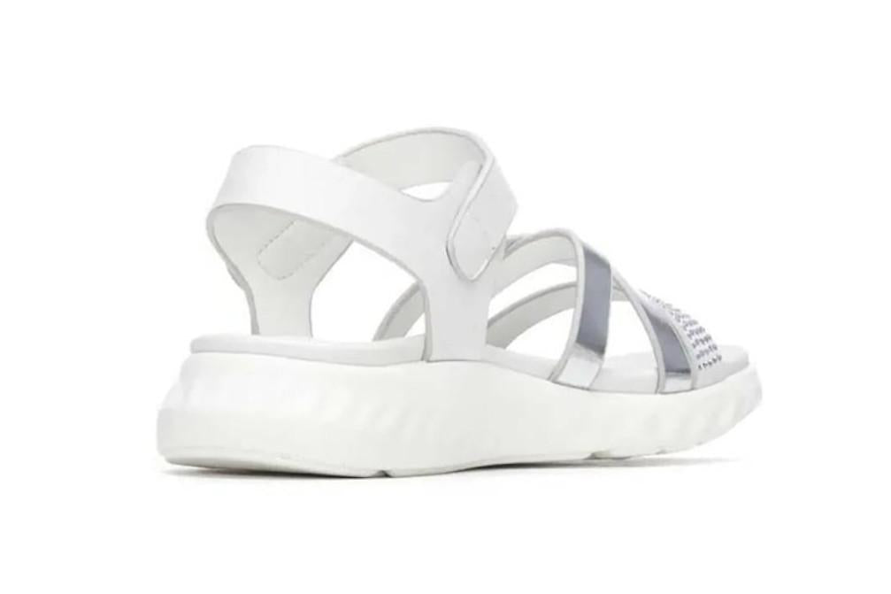 Sandalias planas XTI 153074 en color blanco