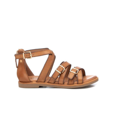 Sandalias planas Carmela 161487 en camel para mujer