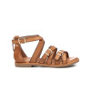 Sandalias planas Carmela 161487 en camel para mujer