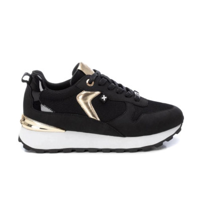 Zapatilla deportiva Xti 142961 en negro para mujer