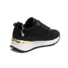 Zapatilla deportiva Xti 142961 en negro para mujer