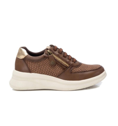 Zapatilla deportiva Xti 143366 en taupe para mujer