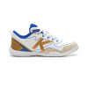 Zapatilla de Fútbol Sala Kelme Stiletto 55967 en color Blanco y Oro para hombre