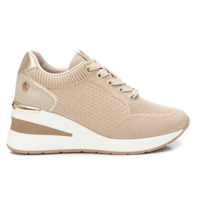 Zapatillas deportivas con cuña XTI 143721 en beige para mujer