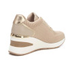 Zapatillas deportivas con cuña XTI 143721 en beige para mujer