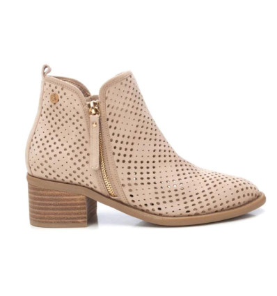 Botines calados XTI 143961 en beige para mujer