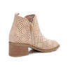 Botines calados XTI 143961 en beige para mujer