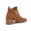 Botines calados XTI 143961 en camel para mujer