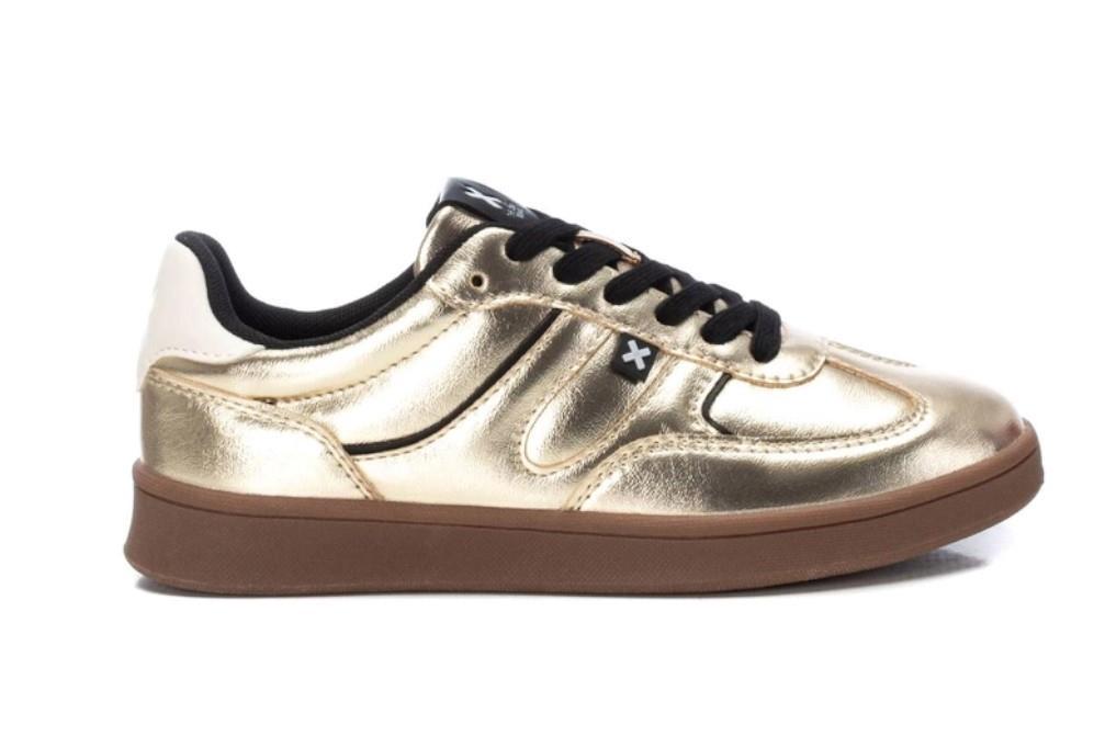 Zapatilla deportiva Xti 143384 en oro para mujer