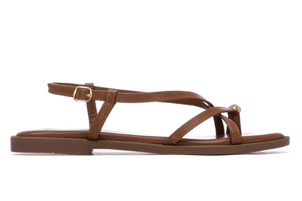 Sandalias planas camel Xti 145358 para mujer | Sandalias veganas elegantes y cómodas