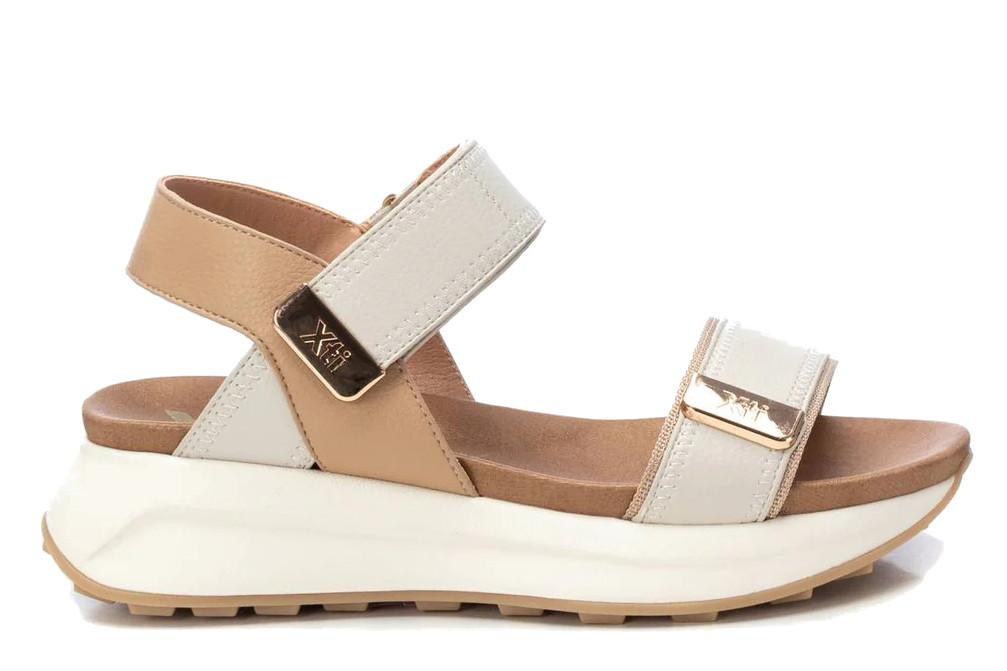 Sandalias deportivas XTI 143874 beige para mujer | Sandalias cómodas con cierre adherente