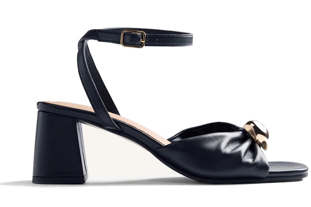 Sandalias de tacón de piel Gioseppo Kabarnet 79253 negro con detalle joya – elegantes y cómodas