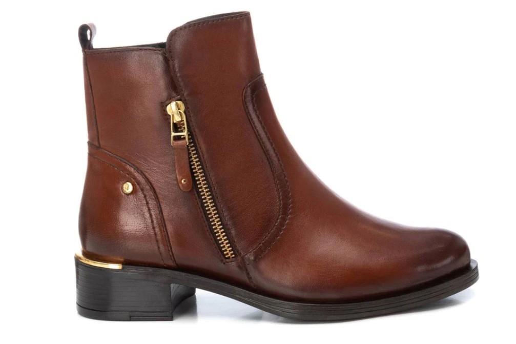 Botines Chelsea Carmela 162017 en camel para mujer
