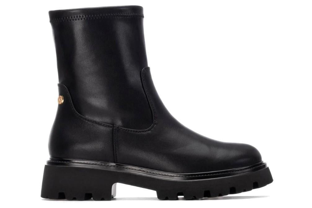 Botines cómodos chelsea XTI 144420 en negro