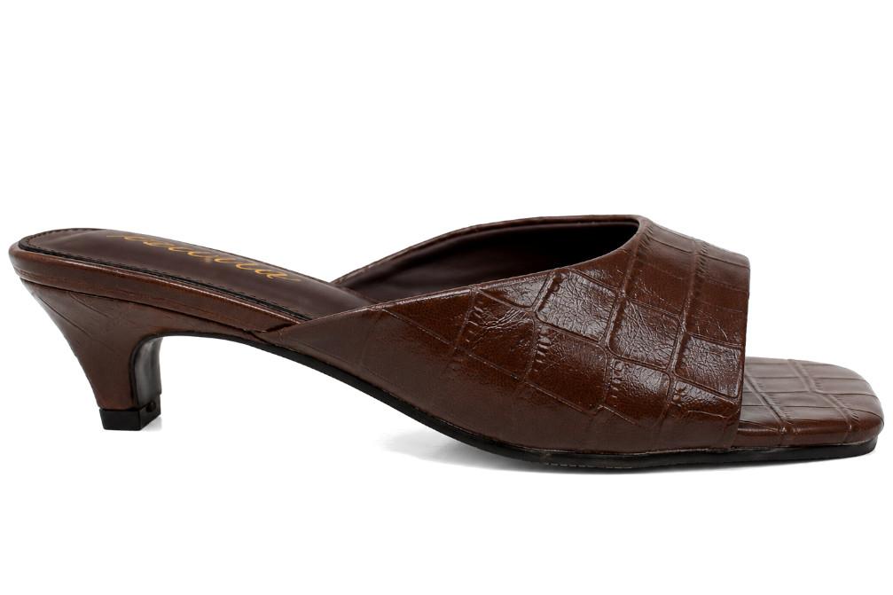 Sandalia mule ISTERIA 1099 marrón para mujer de tacón bajo