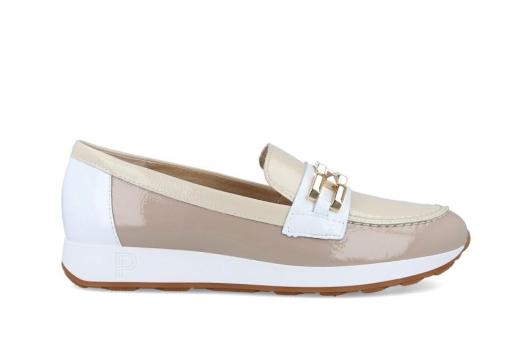 Mocasines de piel de charol Pitillos 5675 para mujer en color piedra