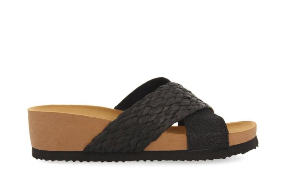 Sandalias con cuña Gioseppo Goulds 71365 en negro para mujer