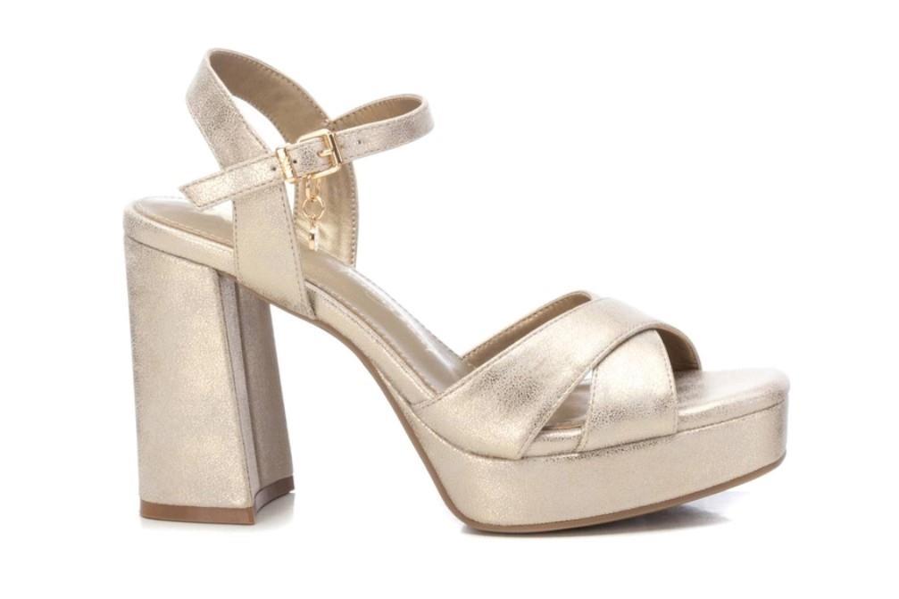 Sandalias de fiesta XTI 142357 en oro para mujer