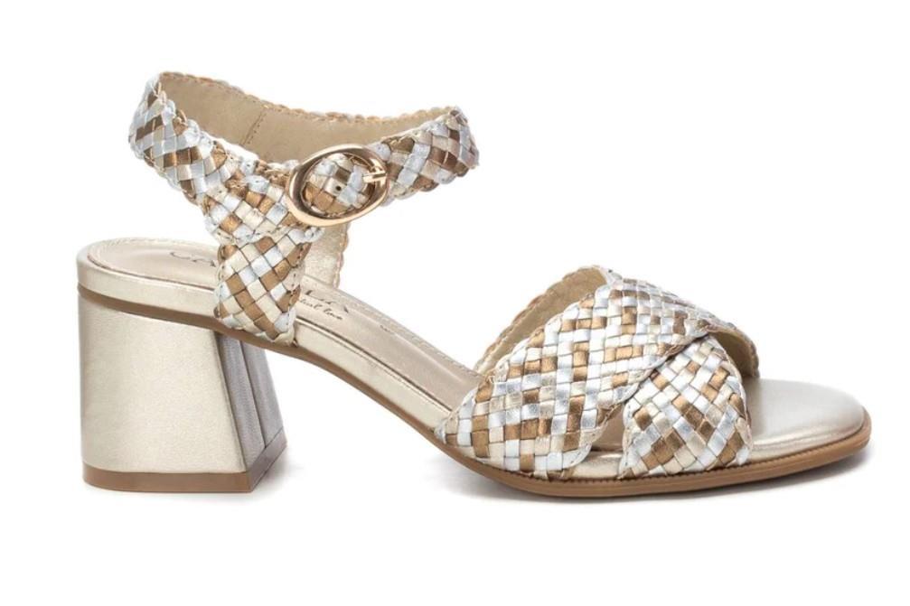 Sandalias Carmela 162192 en oro para mujer