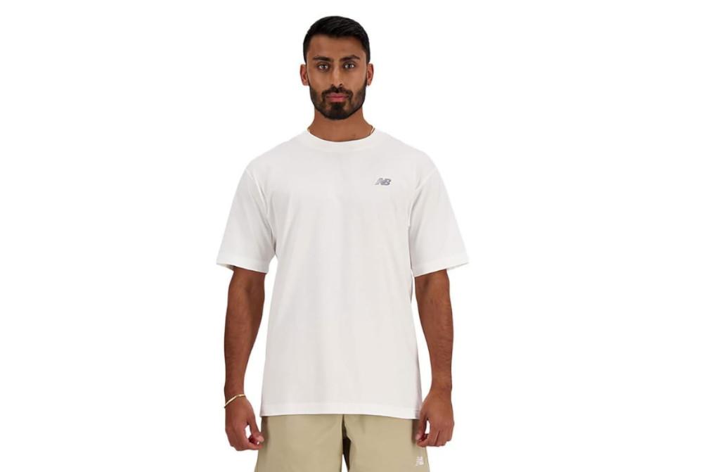 Camiseta deportiva New Balance MT41509 Camiseta Sport Essentials en blanco