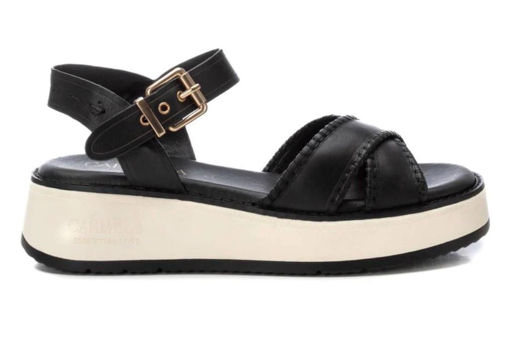 Sandalias cómodas Carmela 162245 en negro para mujer