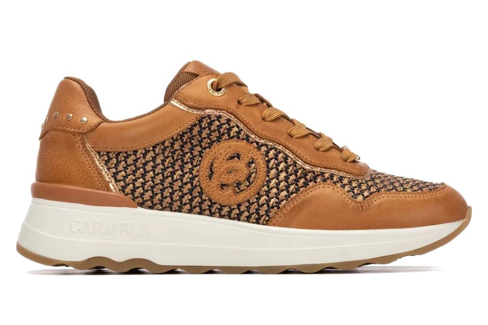 Zapatillas con cuña Carmela 163239 para mujer en camel
