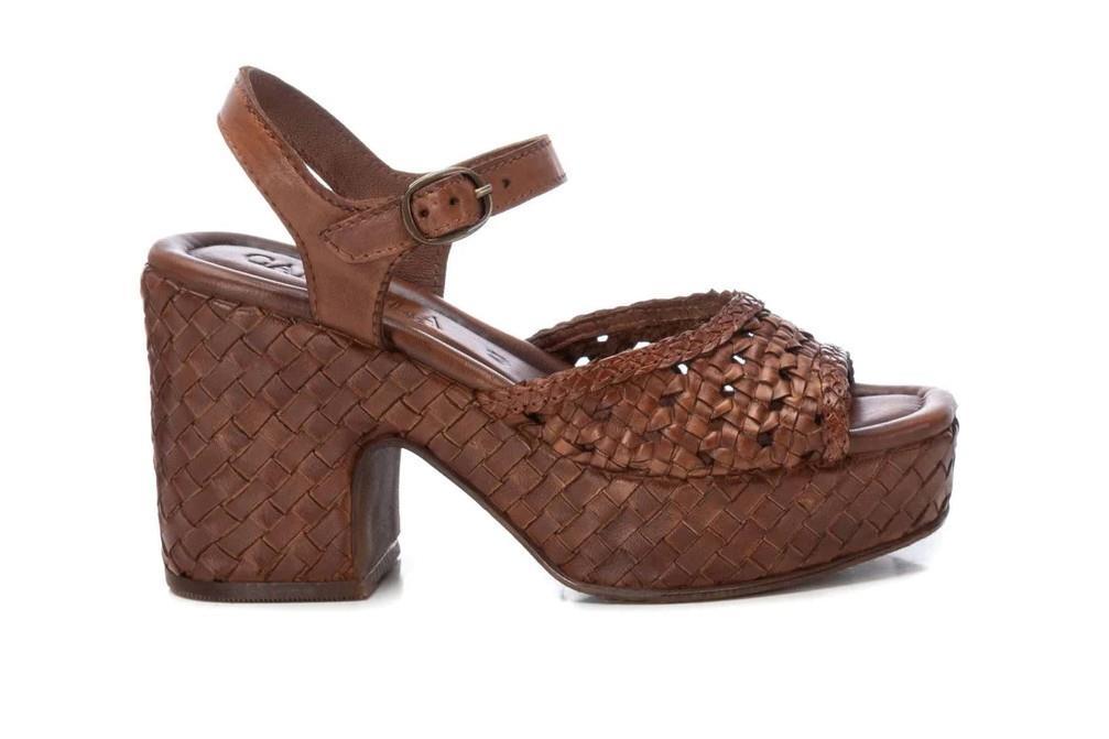 Sandalias de tacón Carmela 161637 en taupe para mujer