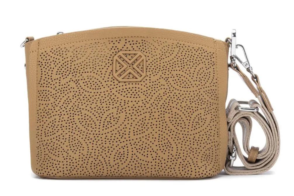 Bolso bandolera XTI 184535 camel– Bolso troquelado elegante con diseño calado y estilo romántico