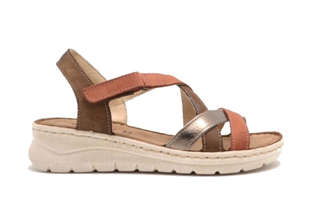 Sandalias planas Walk & Fly Valencia 3394 47611 en color marrón para mujer