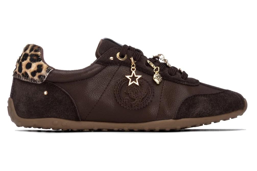 Zapatillas deportivas planas de Piel Carmela 164384 con Adornos para Mujer