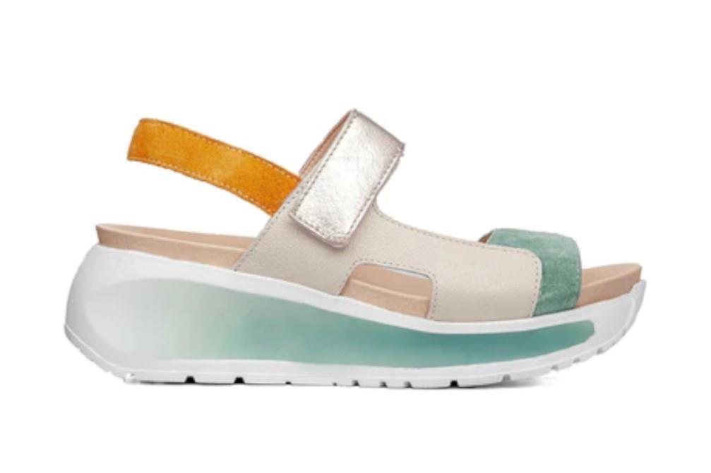 Sandalia con cuña Callaghan 35200 BERTA en verde para mujer
